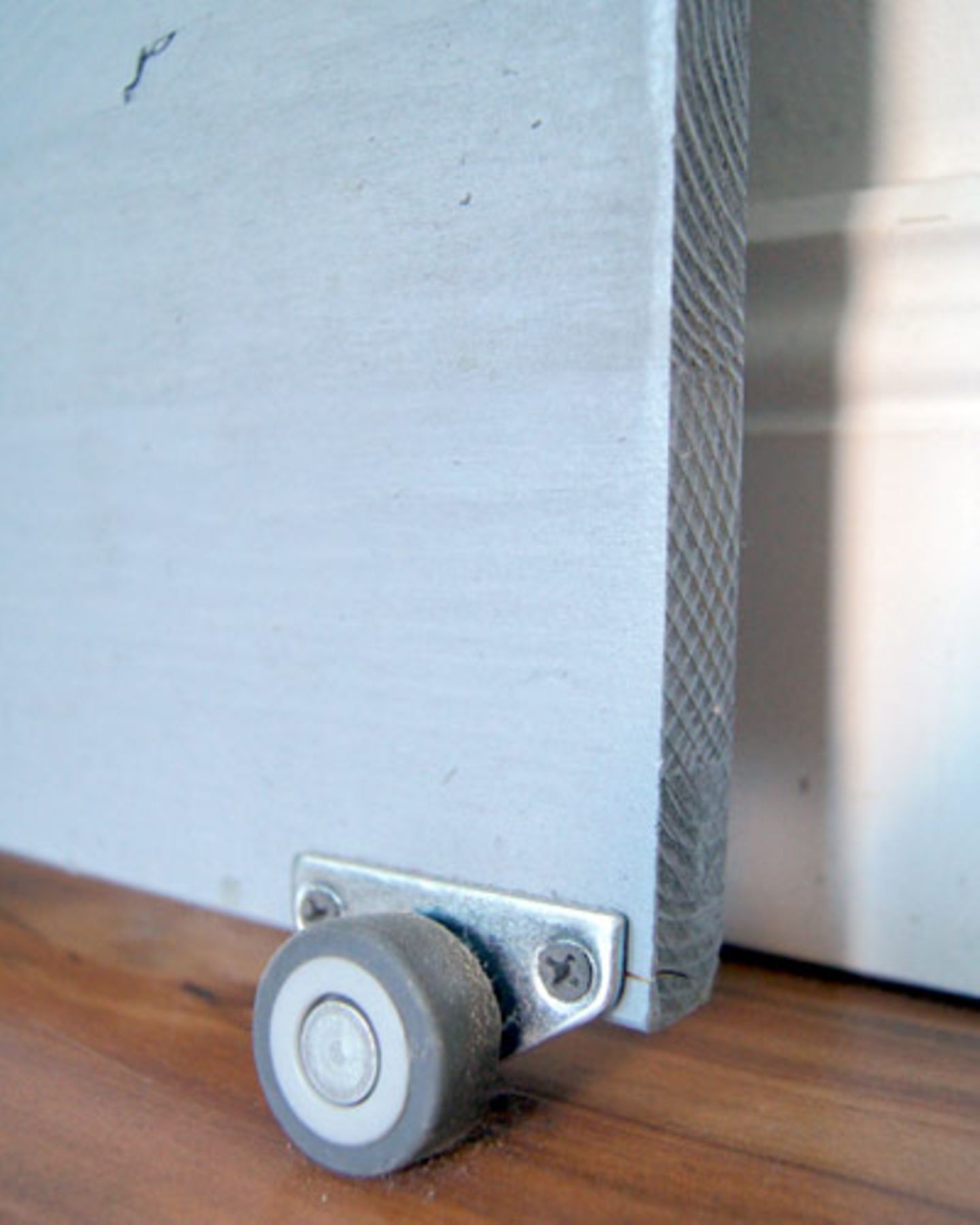 DIY-Idee: Schiebetür bauen: Von der Kellertür zur Wohnzimmertür