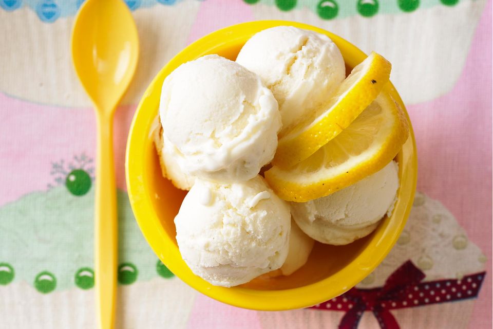 Eis selber machen: Buttermilch-Zitronen-Eis