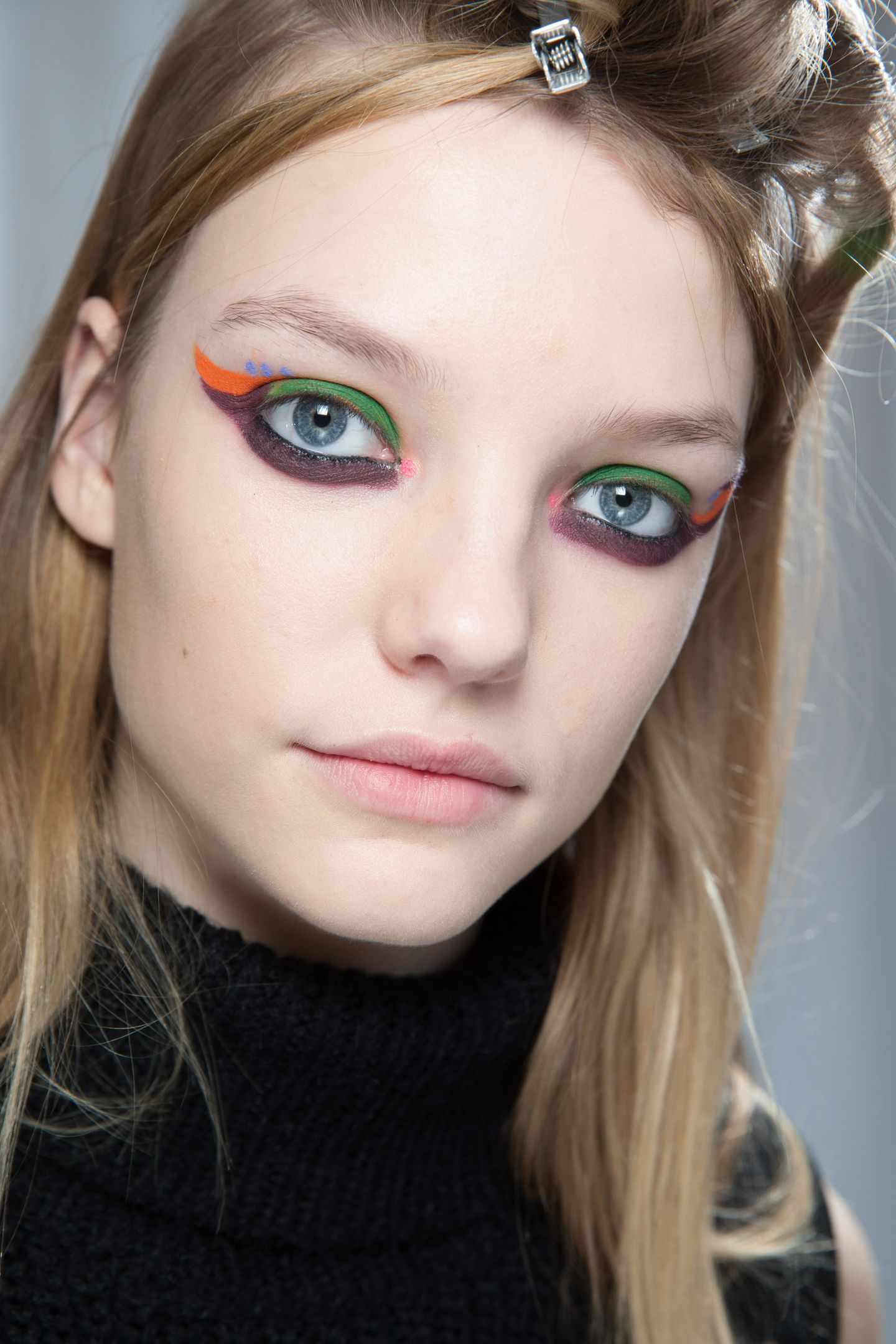 Herbst-Make-up-Trend: Bunter Kajal bei Fendi