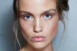Herbst-Make-up-Trend: Nude Look bei Alberta Ferretti
