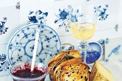 Dieses pikante Chutney ist schnell zubereitet und passt hervorragend zu Käse und Brot. Zum Rezept: Blaubeer-Chutney Dieses pikante Chutney ist schnell zubereitet und passt hervorragend zu Käse und Brot. Zum Rezept: Blaubeer-Chutney
