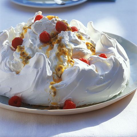 Pavlova Mit Maracuja Und Himbeeren | BRIGITTE.de