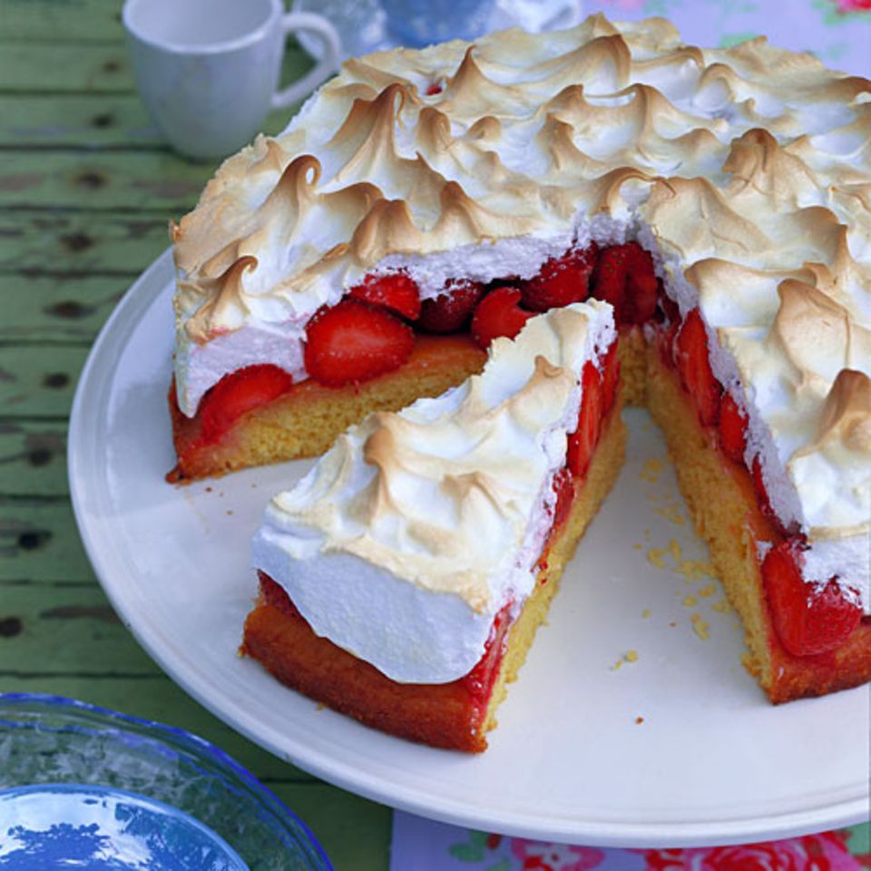 Erdbeer-Baiser-Torte | BRIGITTE.de