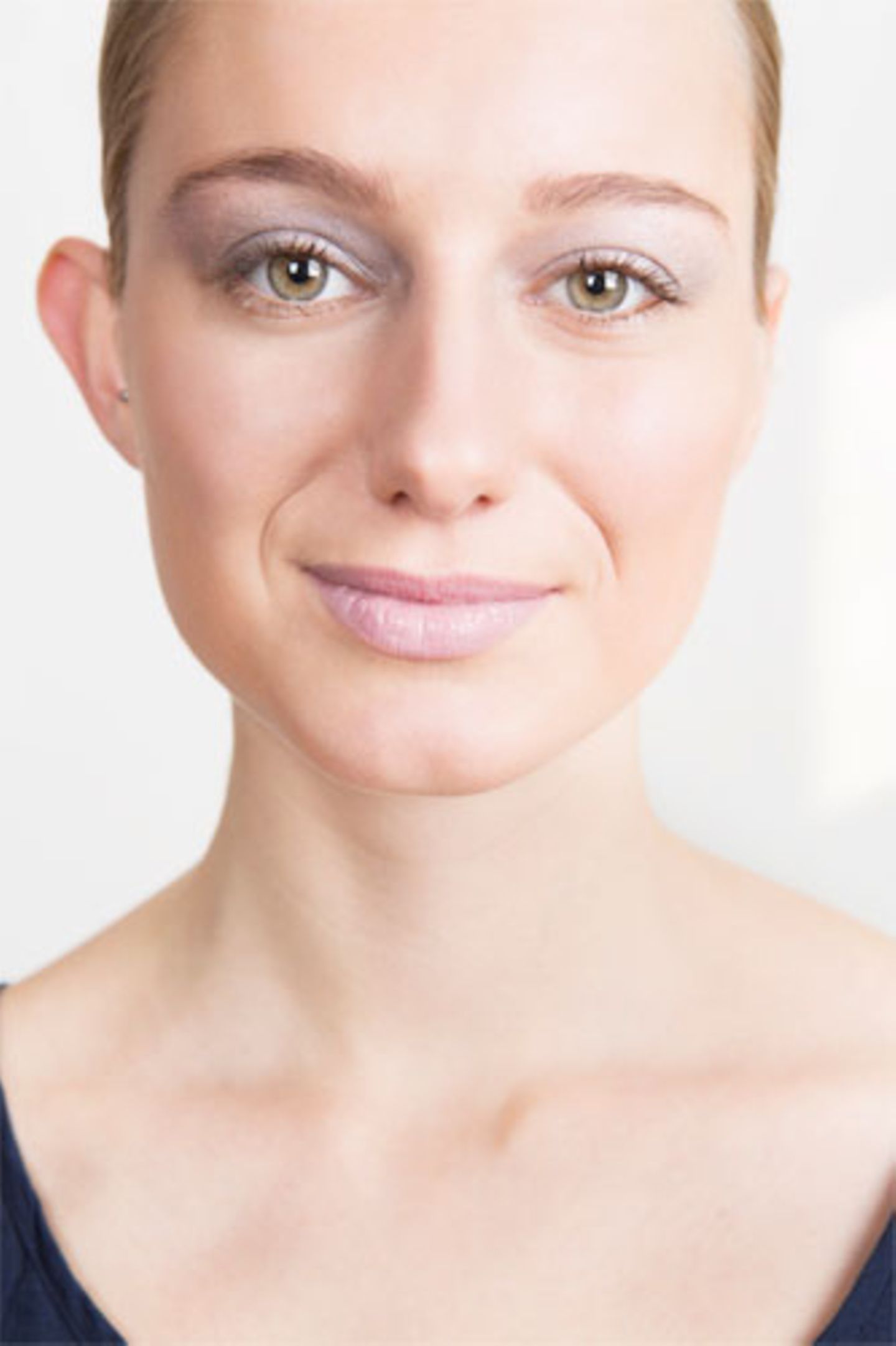 Farbtyp mittel-warm-kalt: Frieda mit falschem Make-up