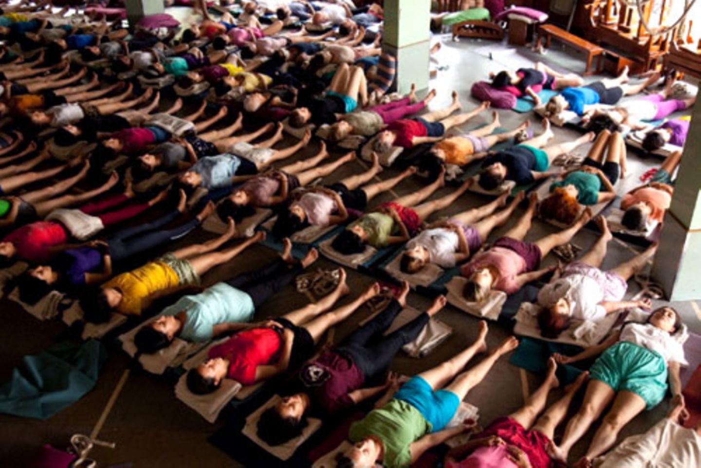 In Iyengars Yoga-Institut in Pune werden Schülerinnen und Schüler aus der ganzen Welt ausgebildet. Benannt ist es nach seiner verstorbenen Frau: Ramamani Iyengar Memorial Yoga Institut (RIMYI).