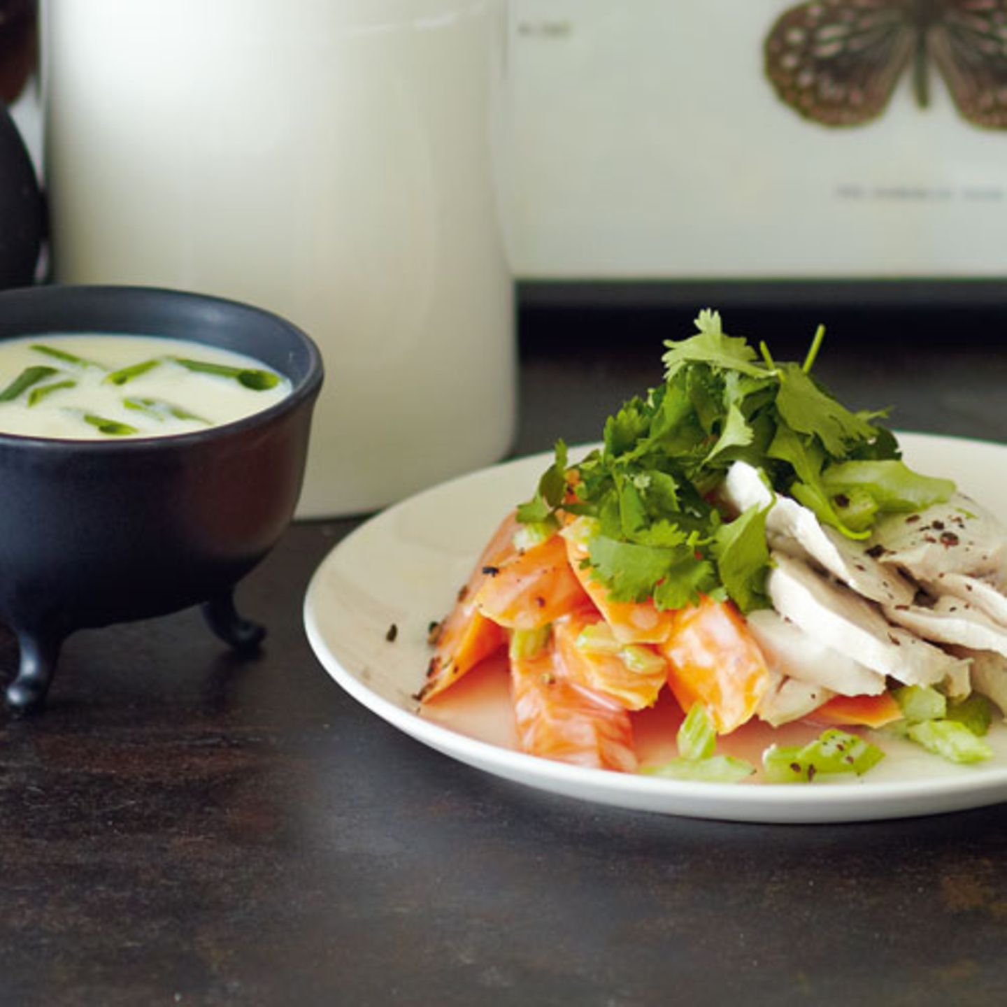 Asia-Vichyssoise & warmer Möhren-Hähnchen-Salat