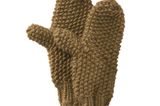 Ein Paar Perlmuster-Handschuhe zu stricken ist aufwendig und eher für Fortgeschrittene-Stricker, aber die Arbeit lohnt sich. Denn die dicken Fäustlinge halten die Hände schön warm und sehen dazu noch gut aus.  Zur Strickanleitung: Perlmuster-Handschuhe stricken