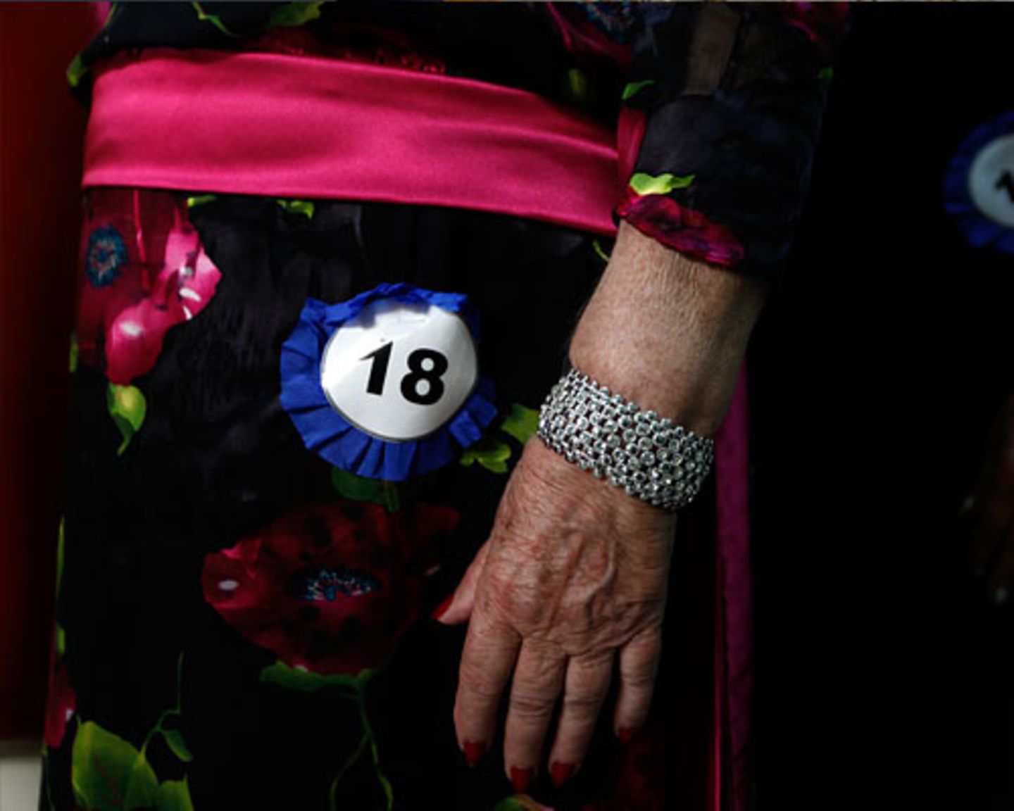 Maria Helena Fernandes, mit 87 Jahren die älteste Teilnehmerin, trug ihren besten Schmuck.