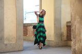 A propos Trendfarbe: Auch Grün werden wir im Sommer 2015 viel sehen. Bloggerin Nikki von Styled by Phillips wählte für das Event in Florenz ein langes Kleid mit breiten grün-schwarzen Streifen.