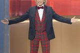 Thomas Gottschalk in einem typischen TV-Outfit. Eine Hommage an die Looks alter Showmaster, die gern in grell bunten, gemusterten Anzügen auftraten (karierte Anzüge waren besonders beliebt).