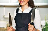 Saisonküche: Zu Hause hat Christina Pfister Messer im Wert eines Gebrauchtwagens, und nachts träumt sie vom Kochen. Mit ihrem Blog "New Kitch on the Blog" gewann die 30-Jährige aus Darmstadt 2011 den BRIGITTE-Food-Blog-Award. Die köstlichen Frühlingsrezepte hat sie gemeinsam mit dem BRIGITTE-Team entwickelt und gekocht.