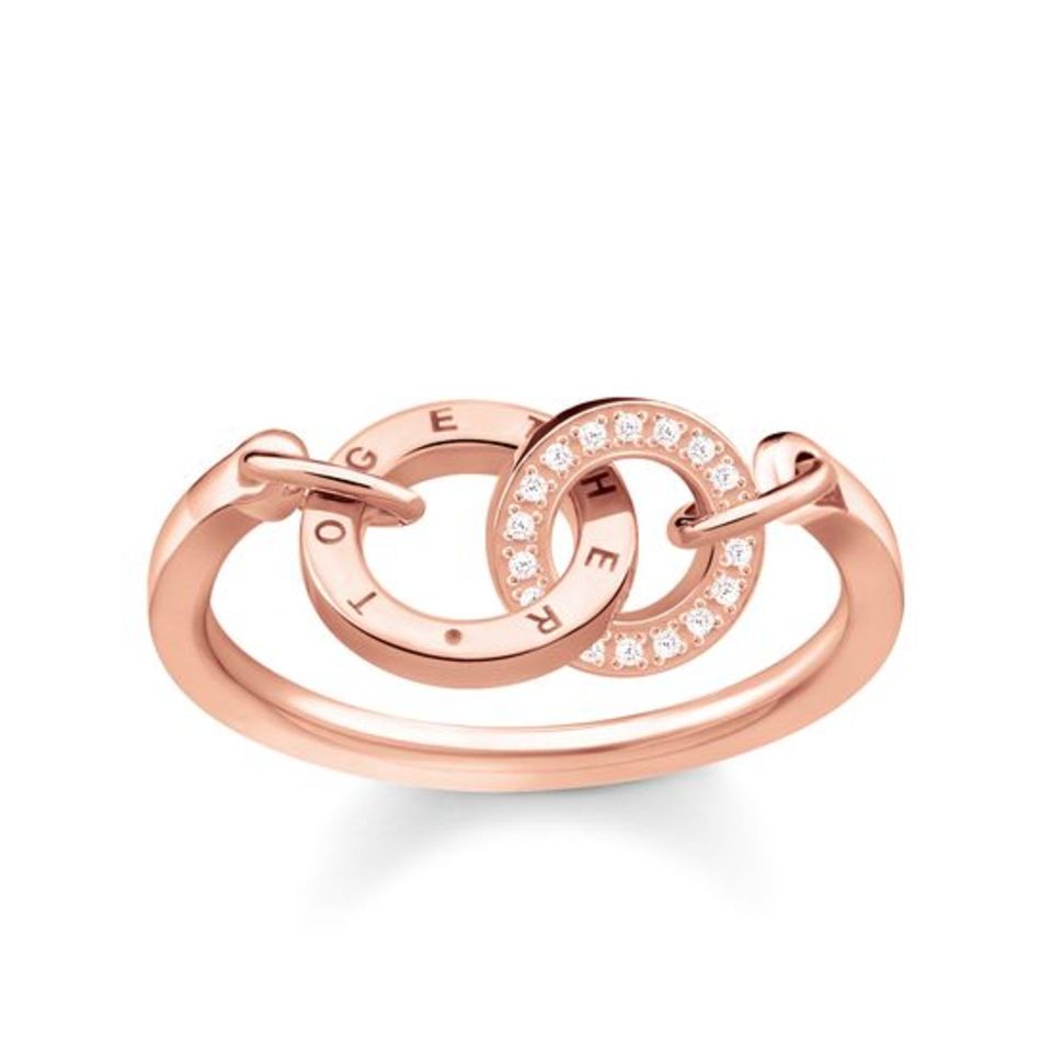 Das Design des roségoldenen "Together"-Rings steht für die untrennbare Zusammengehörigkeit. Von Thomas Sabo, 139 Euro. (Anzeige)