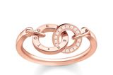 Das Design des roségoldenen "Together"-Rings steht für die untrennbare Zusammengehörigkeit. Von Thomas Sabo, 139 Euro. (Anzeige)