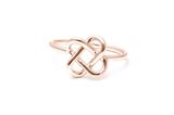 Zeitlos schön: roségoldener Ring mit "Love"-Knoten. Entworfen wurde der Ring von der Schmuckdesignerin Jill and Mia. Ring über Stilnest, 54 Euro.