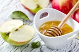Apfel mit Honig-Tahini-Dip