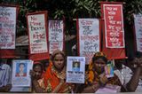 Angehörige der Opfer der "Rana Plaza" Katastrophe demonstrieren für mehr Gerechtigkeit in Dhaka, Bangladesh, im Oktober 2013. © Taslima Akhter