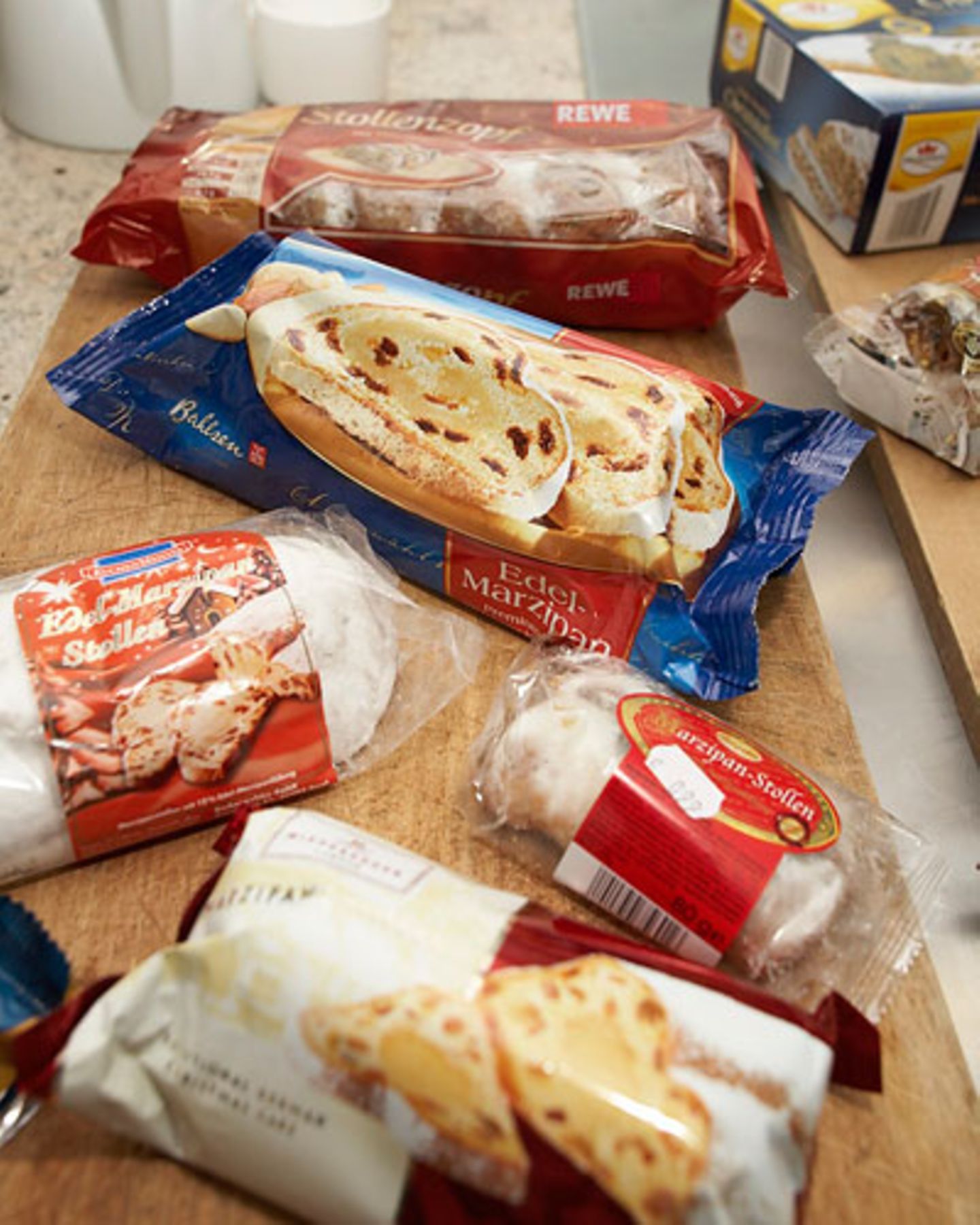 Diese sechs Sorten Marzipan-Stollen und -Stollenkonfekt haben wir probiert - unter anderem von Rewe, Niederegger und Bahlsen.