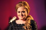 Adele und ihre Frisuren: Adele mit lockigem Zopf