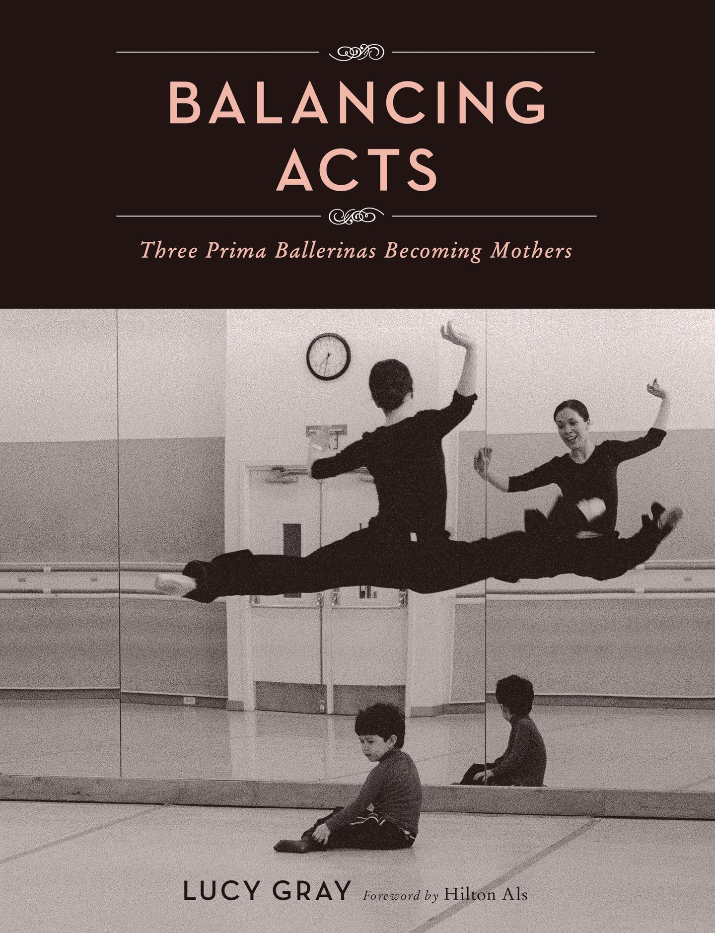 Das Buch "Balancing Acts" von Lucy Gray zeigt in Fotos und ausführlichen Interviews mit den Tänzerinnen und ihren Männern, wie sie die täglichen Balanceakte meistern (Princeton Architectural Press).