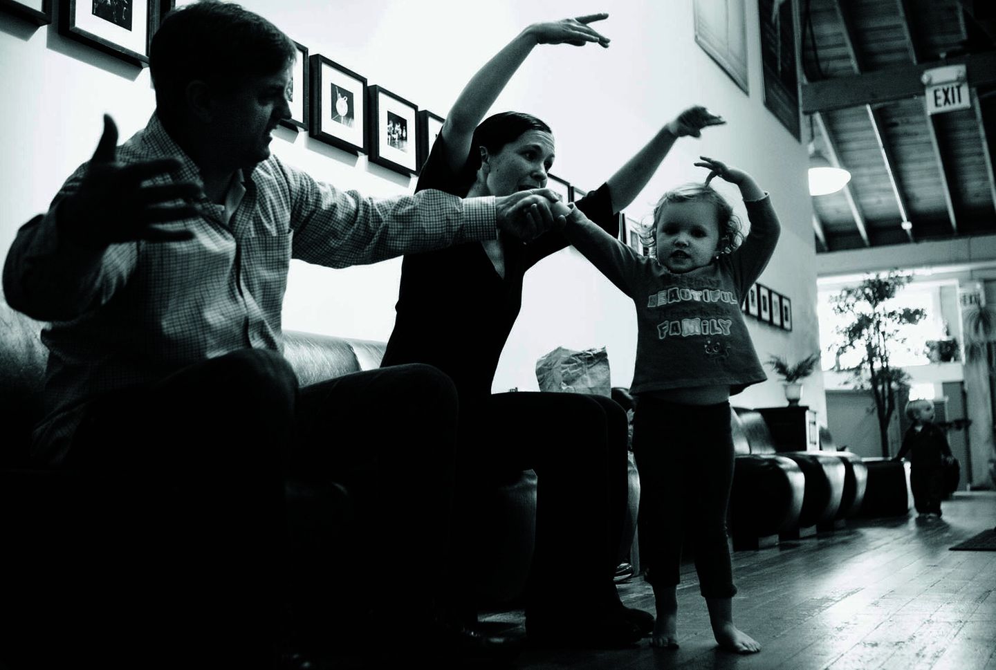 Martin, Kristin, Hannah und ihr kleiner Bruder Jonah (hinten) zwischen den Proben an der "City Ballet School" in San Francisco. Kristin tanzt nicht mehr selbst, sie unterrichtet. Martin ist immer noch musikalischer Direktor und Chefdirigent am "San Francisco Ballet" (2012).