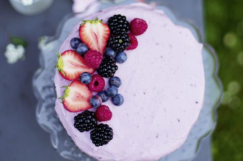 Mandel-Vanillekuchen mit gemischten Beeren
