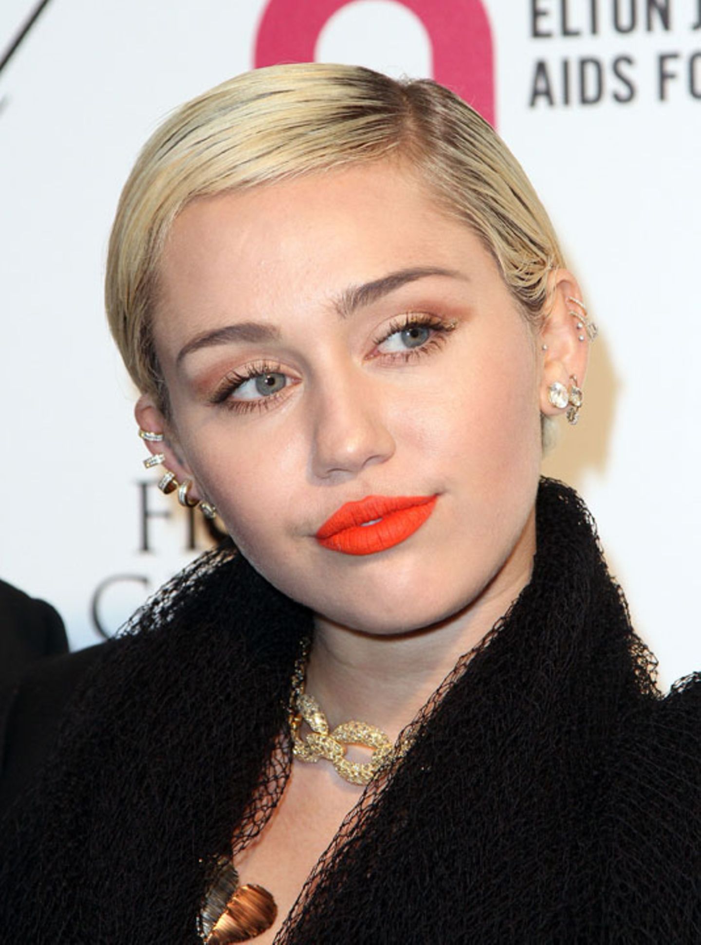 Miley Cyrus 2023 braune Haare