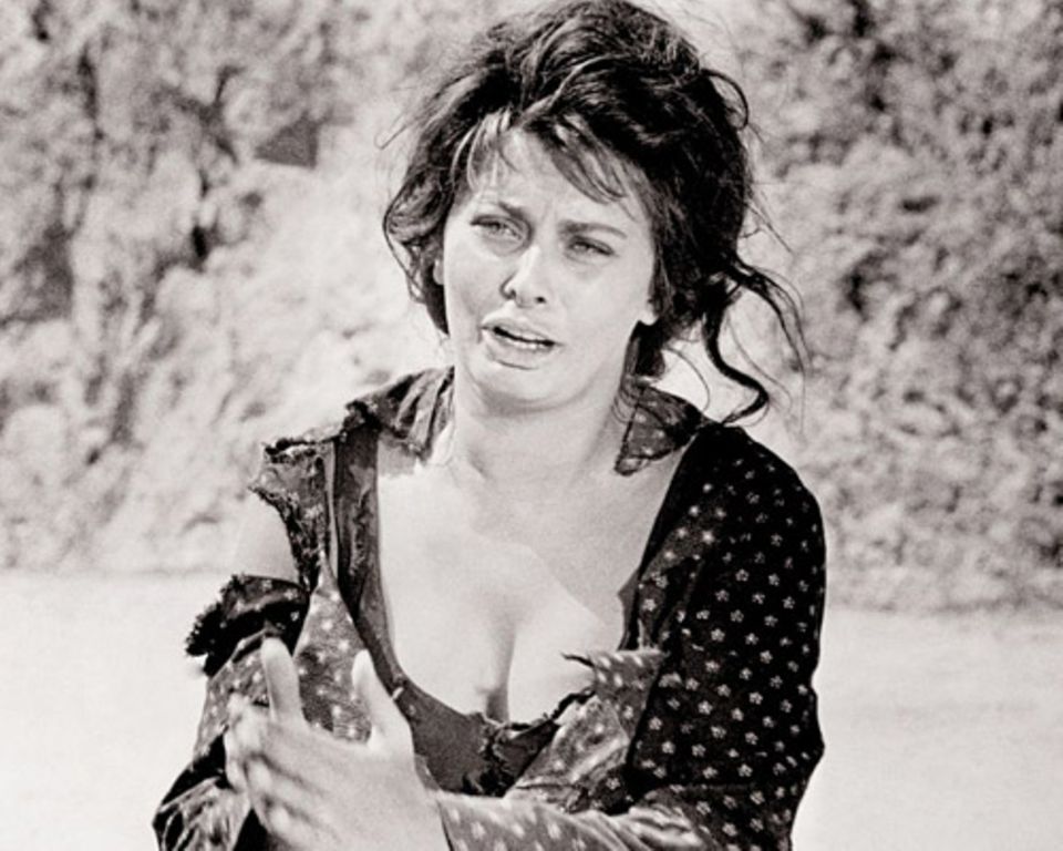 Nicht für ihre Hollywood-Filme, sondern für ihre Rolle der starken Witwe Cesira in der italienisch-französischen Co-Produktion "... und dennoch leben sie" erhält Sophia Loren 1962 den Oscar als beste Hauptdarstellerin.