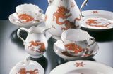 Eine traditionsreiche Verzierung ist der Drache. Er entstand in Meißen schon um 1730 - nur 20 Jahre, nachdem die ersten Porzellanstücke dort gefertigt wurden.