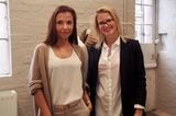 Anela Franjkovic (links im Bild neben Rebelle-Gründerin Cecile Gaulke) ist Qualitätsprüferin bei Rebelle.de. Sie kennt alle wichtigen Merkmale, an denen sich gefälschte Designerprodukte erkennen lassen.