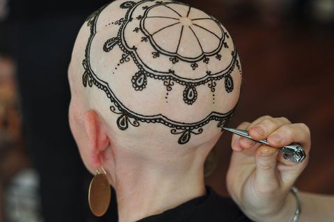 Wie Henna-Kunst über den Haarverlust hinwegtröstet