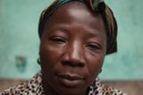 Ihr Bruder liegt in einem der Ebola-Versorgungszentren. Sie möchte ihn besuchen, selbst wenn sie daran stirbt.