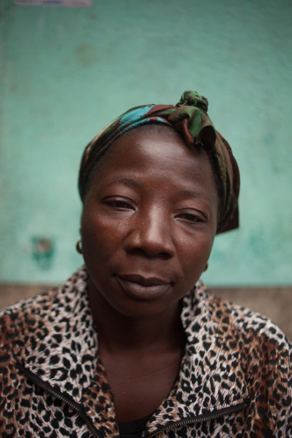 Ihr Bruder liegt in einem der Ebola-Versorgungszentren. Sie möchte ihn besuchen, selbst wenn sie daran stirbt.