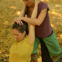 Wie unterscheidet sie sich von der klassischen Ayurveda-Massage?