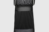 Schwarzes Kleid mit transparenten und blickdichten Teilen, seitlich geschlitzt von Unif über Edited, rund 55 Euro.