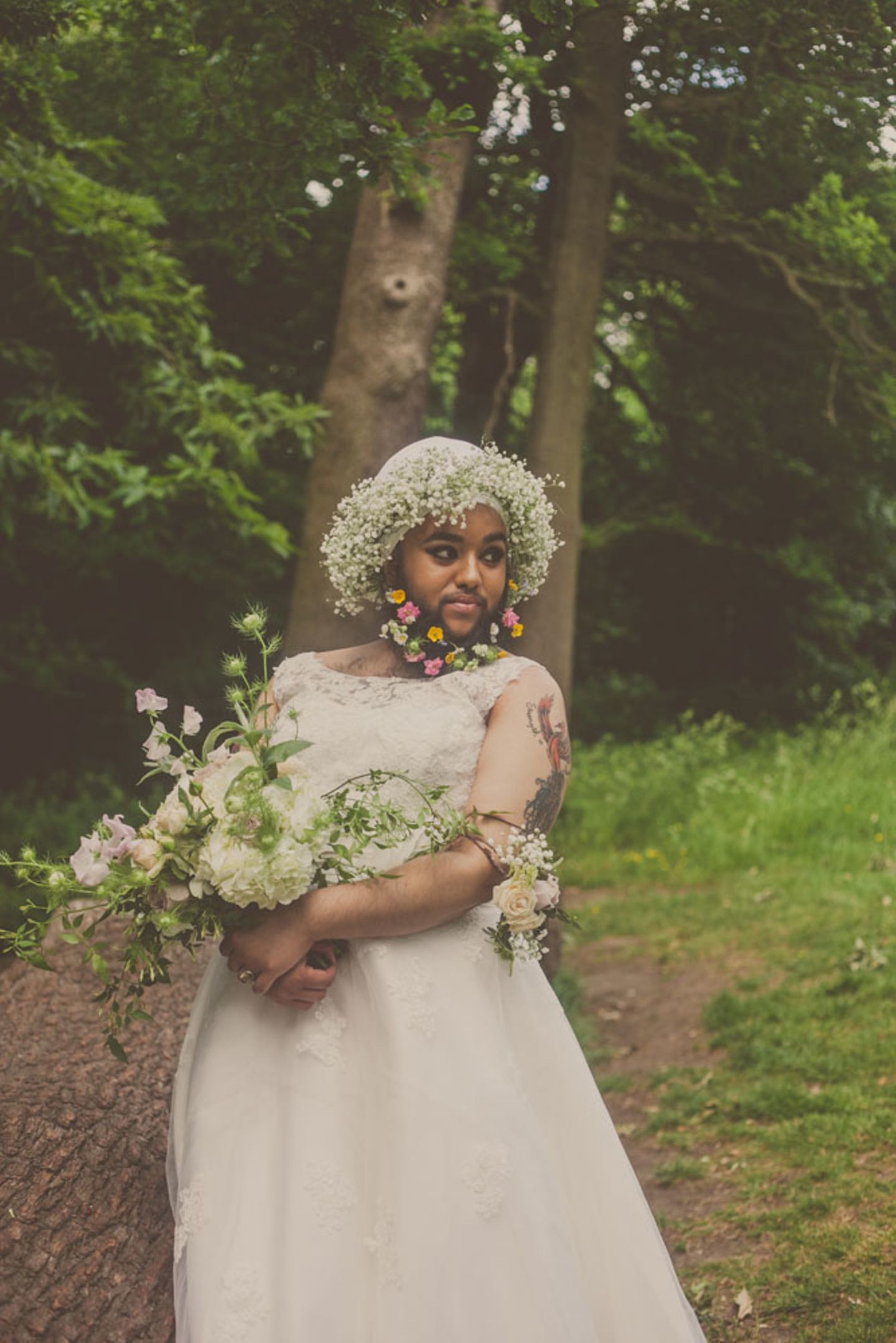 Hochzeitsfotografie: Hat diese Braut Blumen im Bart? Ja, und sie ist  wunderschön! | BRIGITTE.de