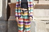 Bloggerin Linda Tol trägt: Slipper, Anzug mit Missoni-Muster und cropped Turtleneck-Shirt.