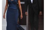 Auf dem Weg zum Staatsdinner ins Weiße Haus. Michelle trug eine petrolblaue Robe von Marchesa, das Halsgeschmeide ist von Tom Binns.