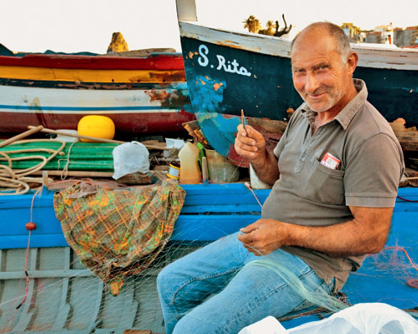 Der Beruf des Fischers wird zwar auch auf Sizilien immer unbeliebter - daber dieser Sizilianer bleibt bei seiner Tradition.