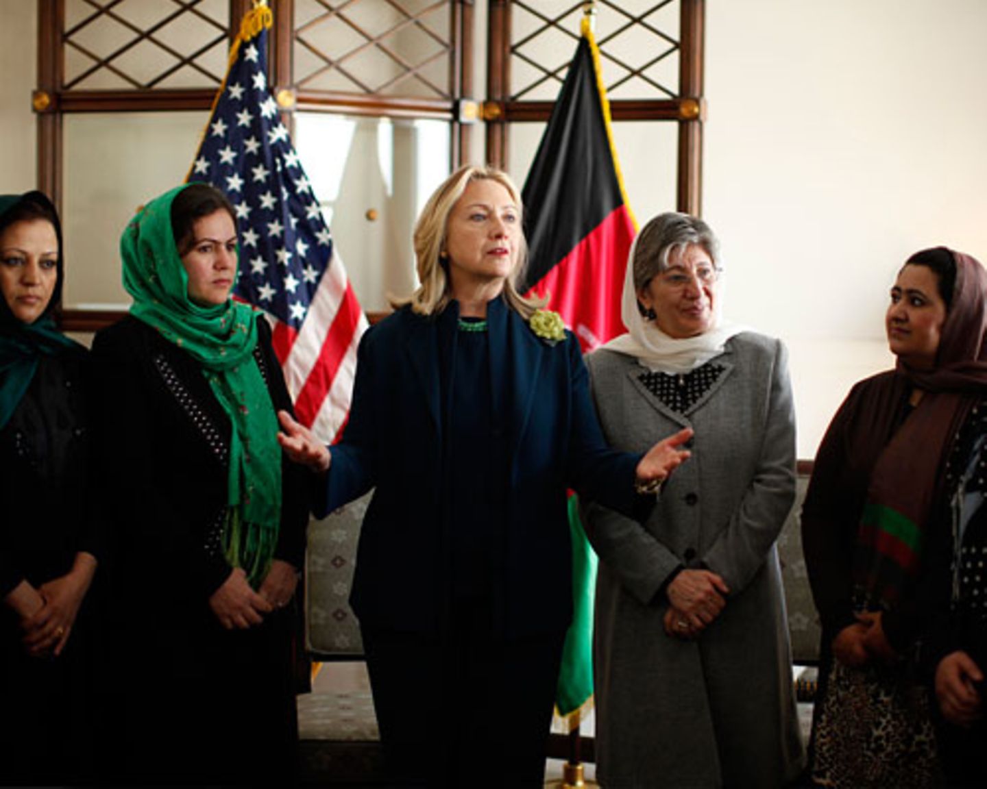 Worauf sie stolz ist: "Es ist mir gelungen eine unabhängige Menschrechtskommission in einem Land zu etablieren, in dem es früher schon ein Verbrechen war, das Wort 'Menschenrechte' nur auszusprechen." Sima Samar engagiert sich seit dem Sturz der Taliban für den Aufbau der Demokratie: Von 2001 bis 2002 war sie die erste Ministerin für Frauenangelegenheiten und Stellvertreterin von Präsident Hamid Karzai. 2004 wurde sie Vorsitzende der neu gegründeten "Afghanistan Independent Human Rights Commission" und wirbt unermüdlich, auch bei westlichen Politikern wie Hillary Clinton, für einen besseren Schutz der Menschenrechte in Afghanistan.