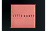 Für Frische-Bäckchen: Rouge in einem dezenten Apricotton. Bobby Brown, Rouge, Farbton Nr. 28 "Nude Beach", ca. 28 Euro, über douglas.de.