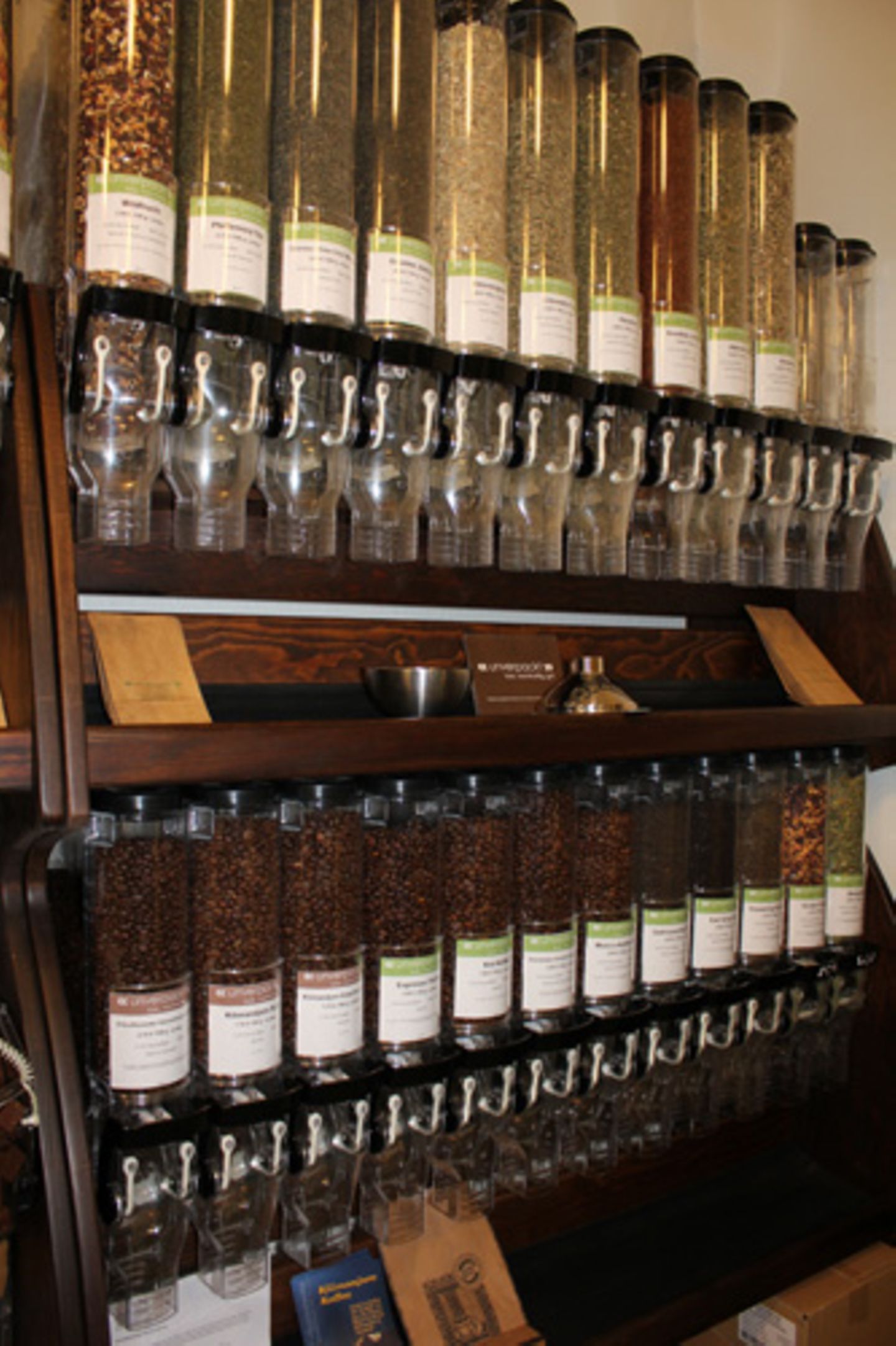 Von den sieben verschiedenen Kaffeesorten sind alle fair gehandelt, vier sind aus biologischem Anbau, einer ist entkoffeiniert.