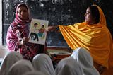 Pakistan: Lehrerinnen geben Sexualkunde-Unterricht