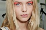 Make-up Trends 2017: Glitzer-Eyeliner bei Giambattista Valli