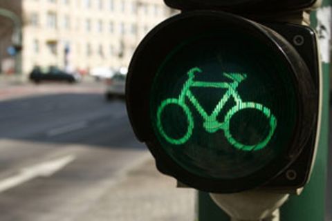 Radfahren ohne Helm: Keine automatische Mitschuld bei Unfällen