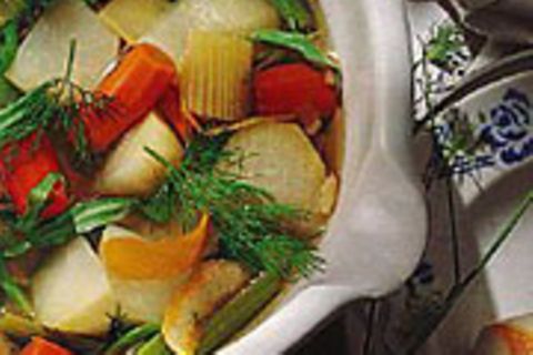 Gemüsesuppe mit Kräutern