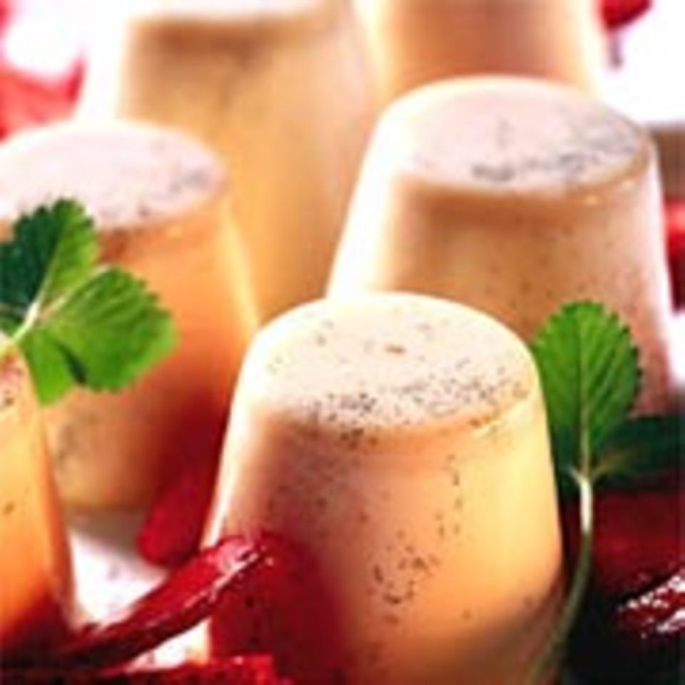 Vanillecreme mit Wein-Erdbeeren