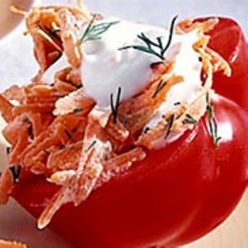 Tomaten mit Möhrenfüllung