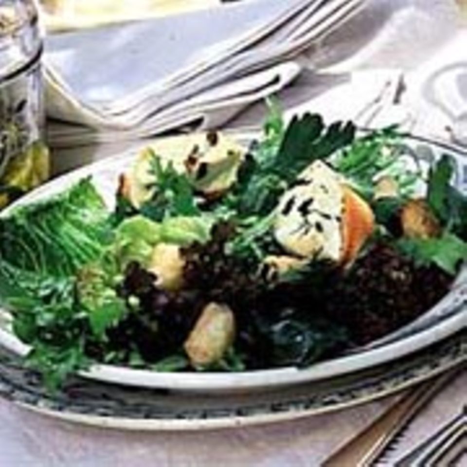 Blattsalat mit gebackenem Ziegenkäse