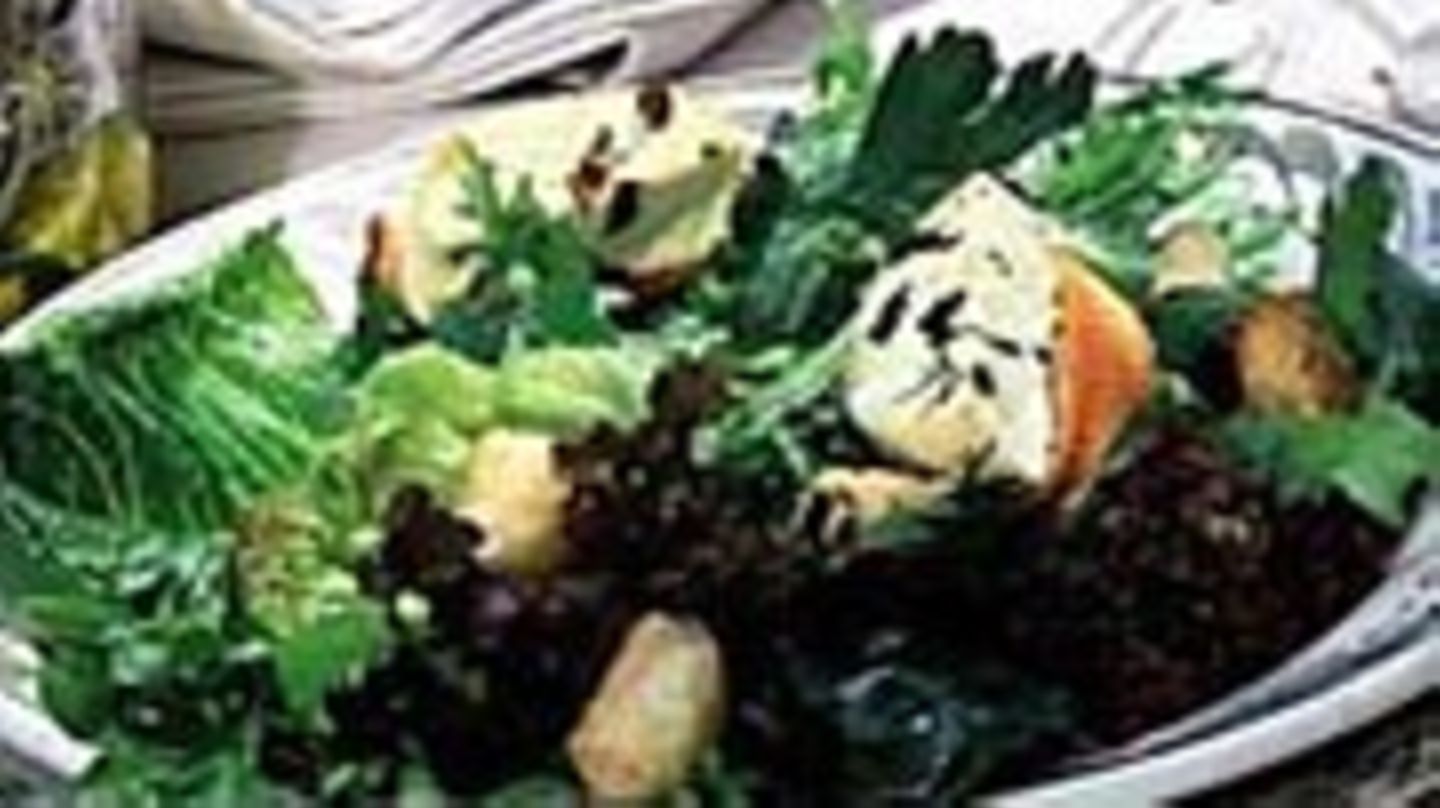 Blattsalat mit gebackenem Ziegenkäse | BRIGITTE.de