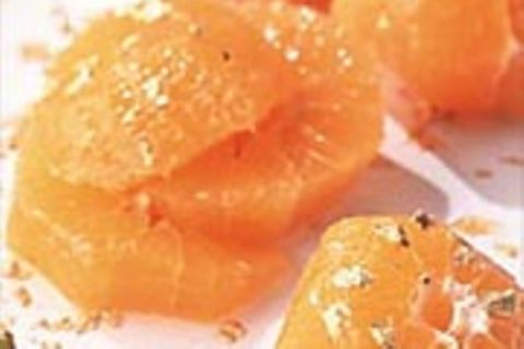 Mandarinensalat mit Pistazienkrokant und Danziger Goldwasser